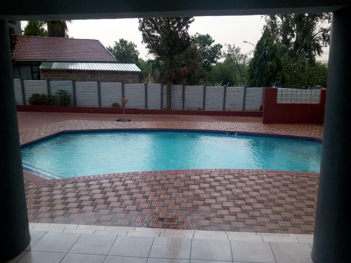 On Hill Lodge Bloemfontein Eksteriør billede