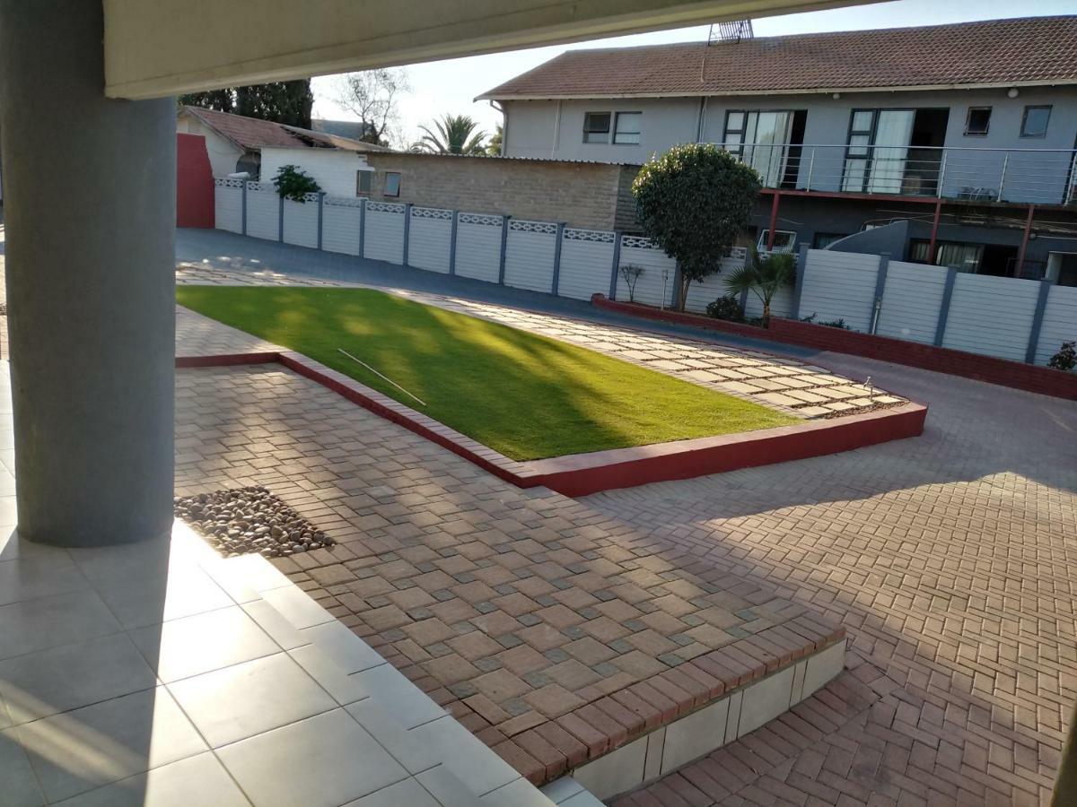 On Hill Lodge Bloemfontein Eksteriør billede