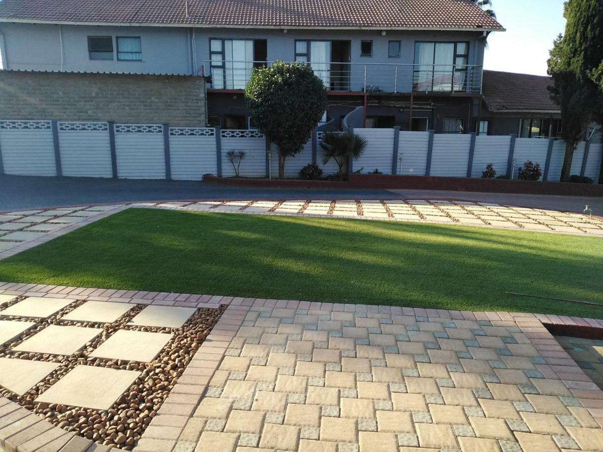 On Hill Lodge Bloemfontein Eksteriør billede
